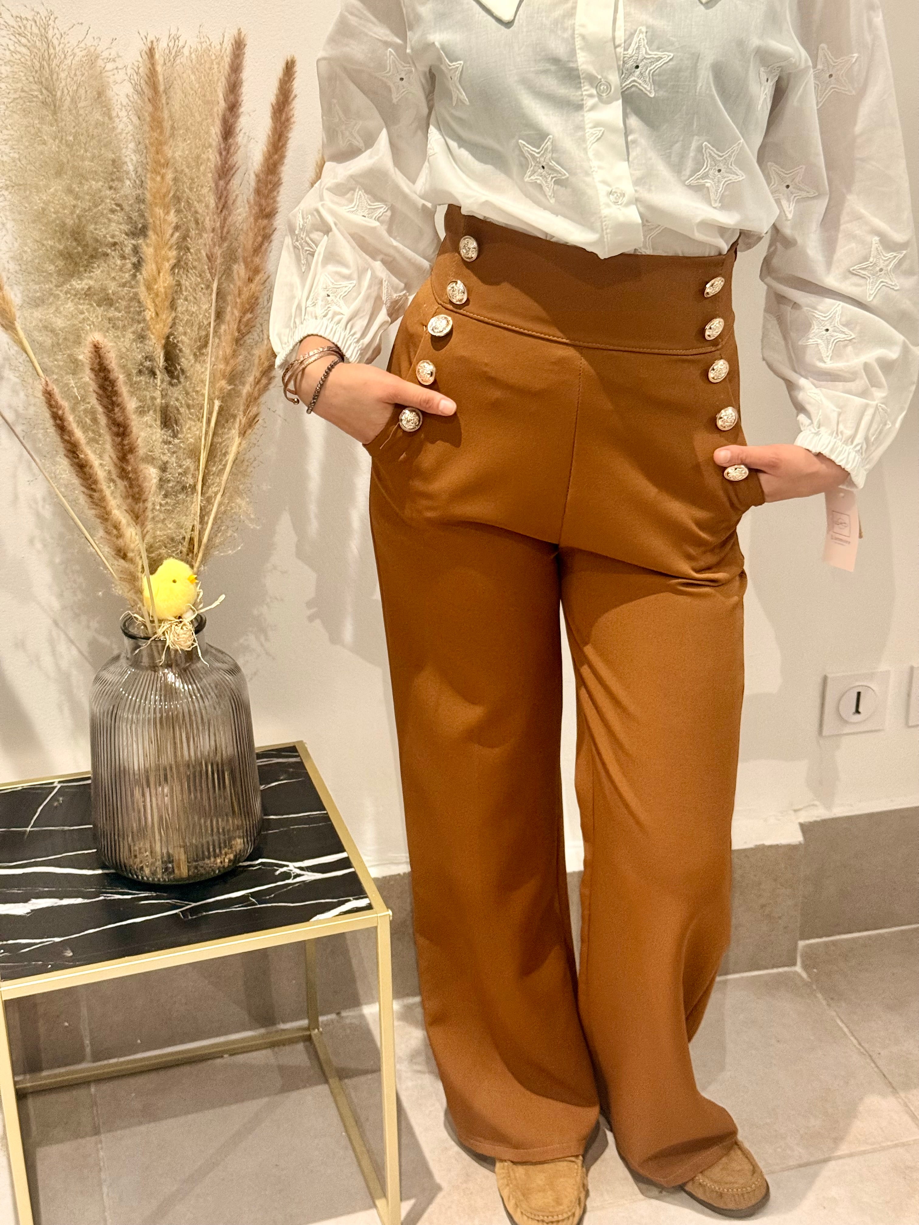 Pantalon Taille Haute Camel à Boutons – Chic & Structuré