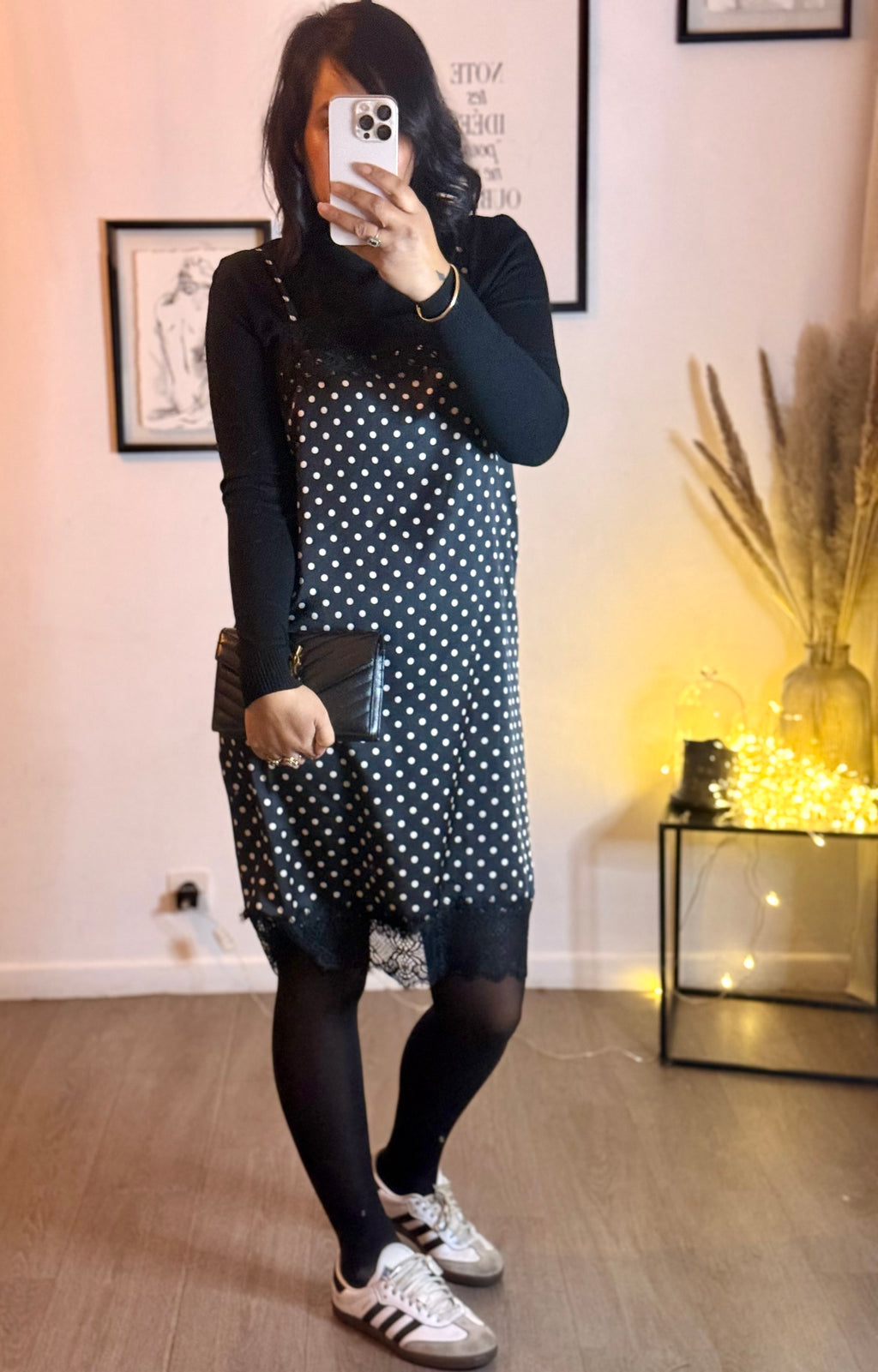 Robe Nuisette Noire à Pois Dorés – Élégance & Féminité