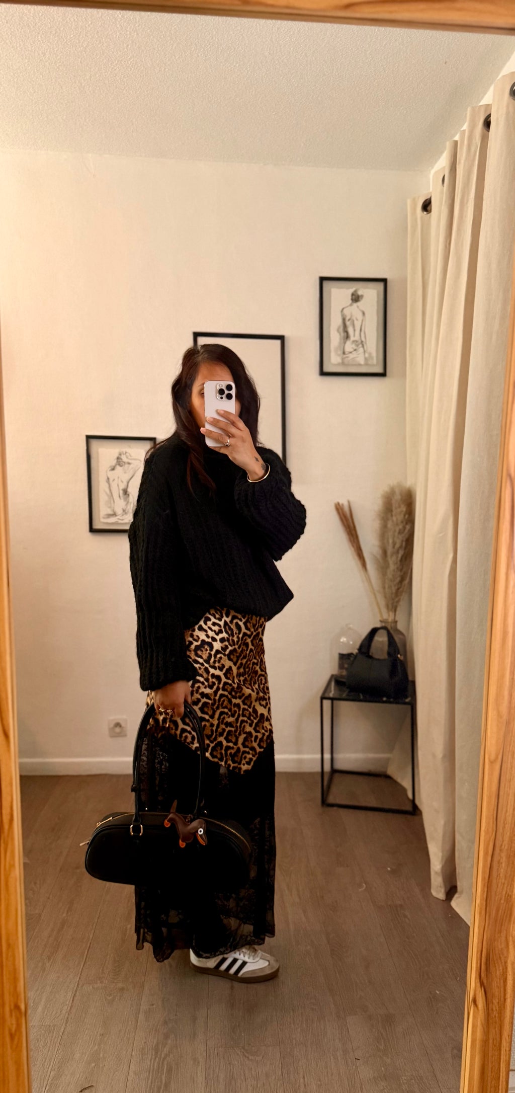 Jupe effet soie bas dentelle