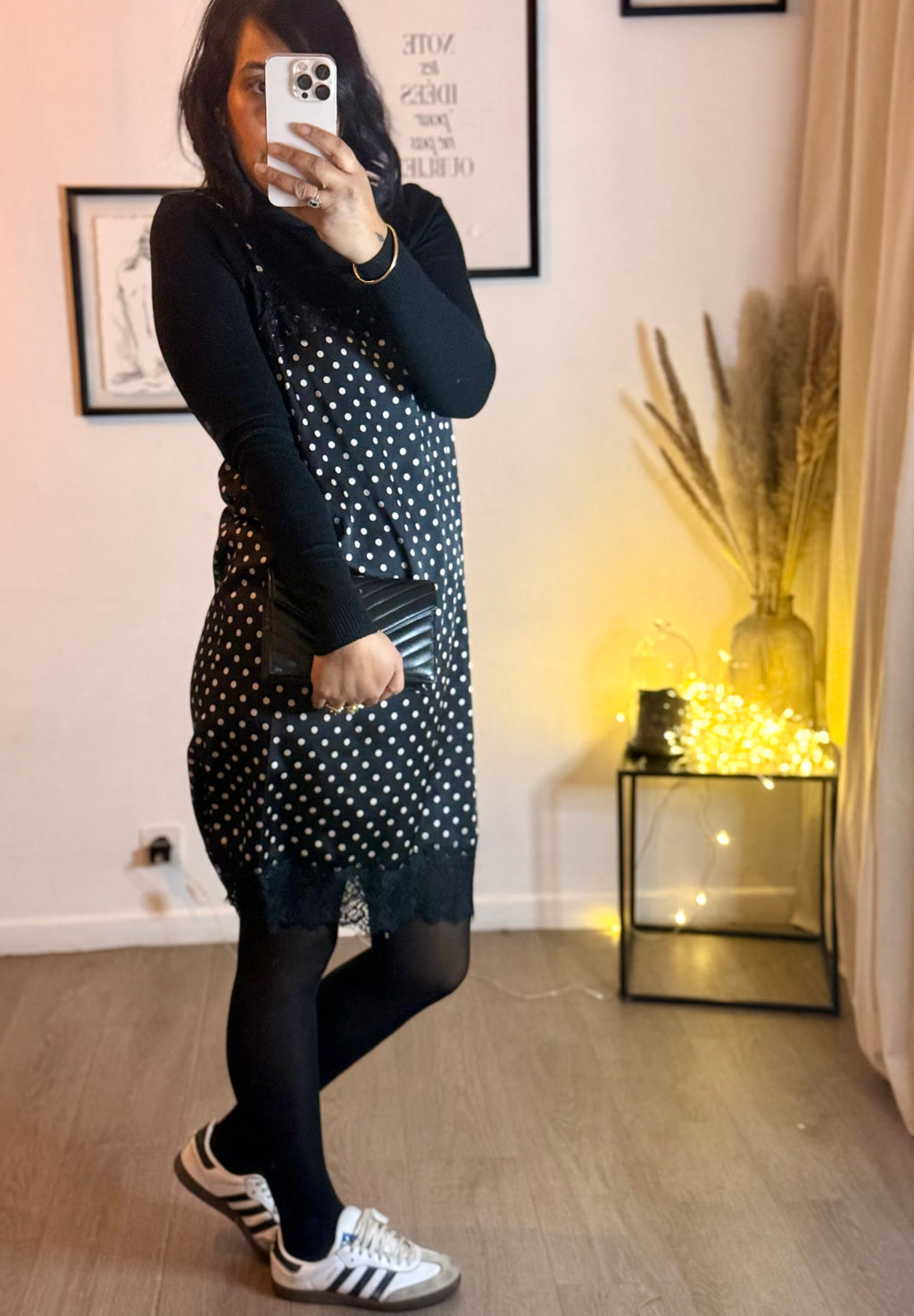 Robe Nuisette Noire à Pois Dorés – Élégance & Féminité