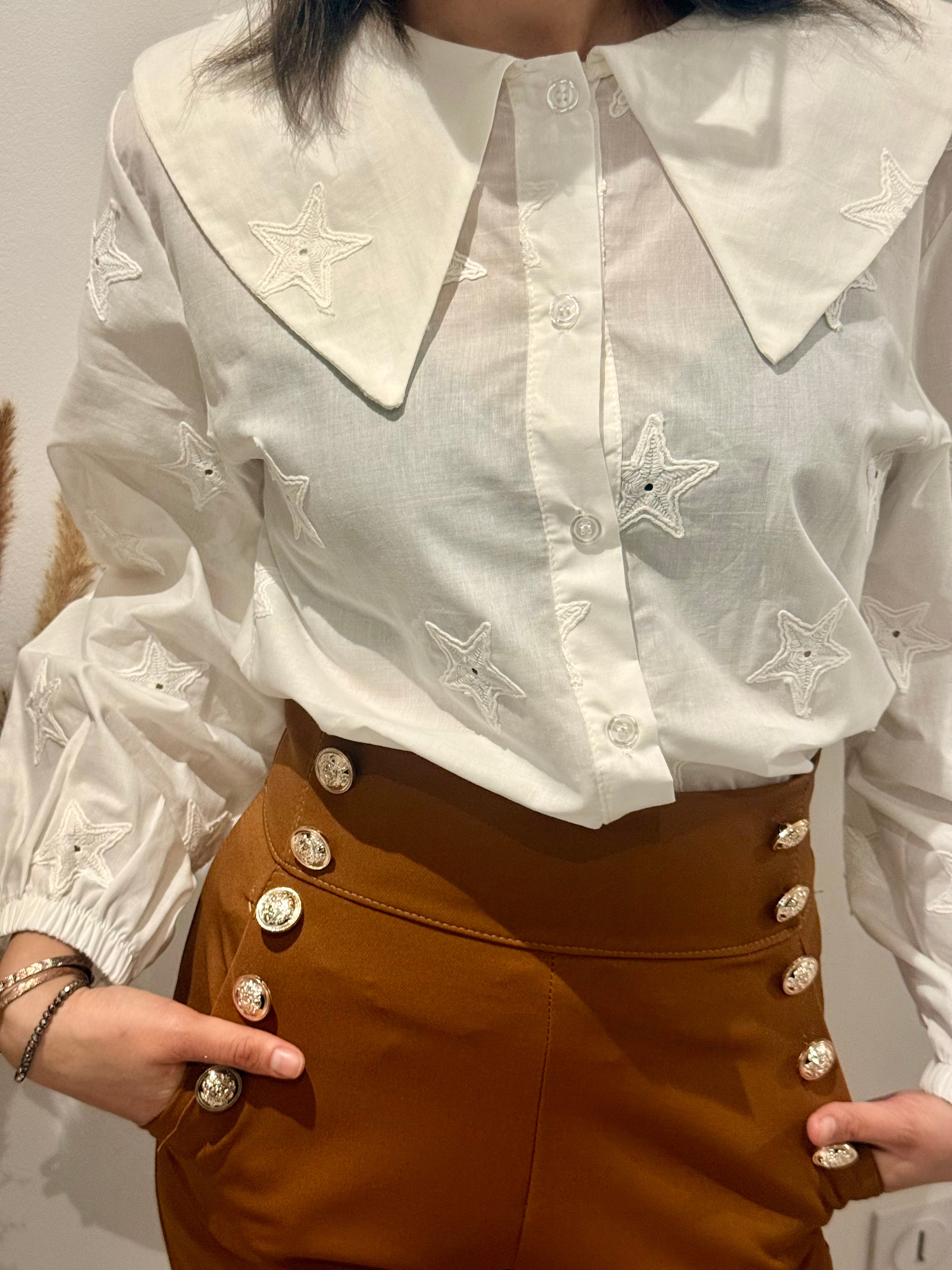 Pantalon Taille Haute Camel à Boutons – Chic & Structuré